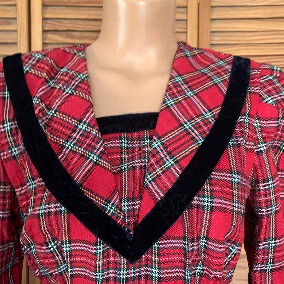 Vintage 1980s red tartan plaid with velvet accents, size 10 tea length dress - Picture 2 of 16